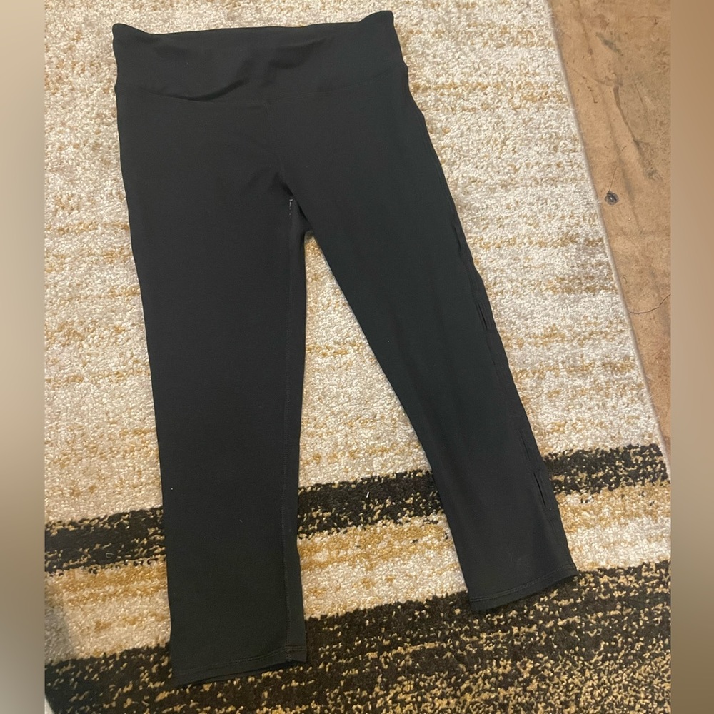 Womens fabletics capri workout pants